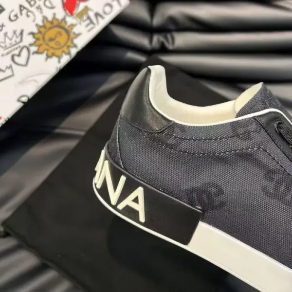 Dolce & Gabbana Stars Print Leather Sneakers White - 6