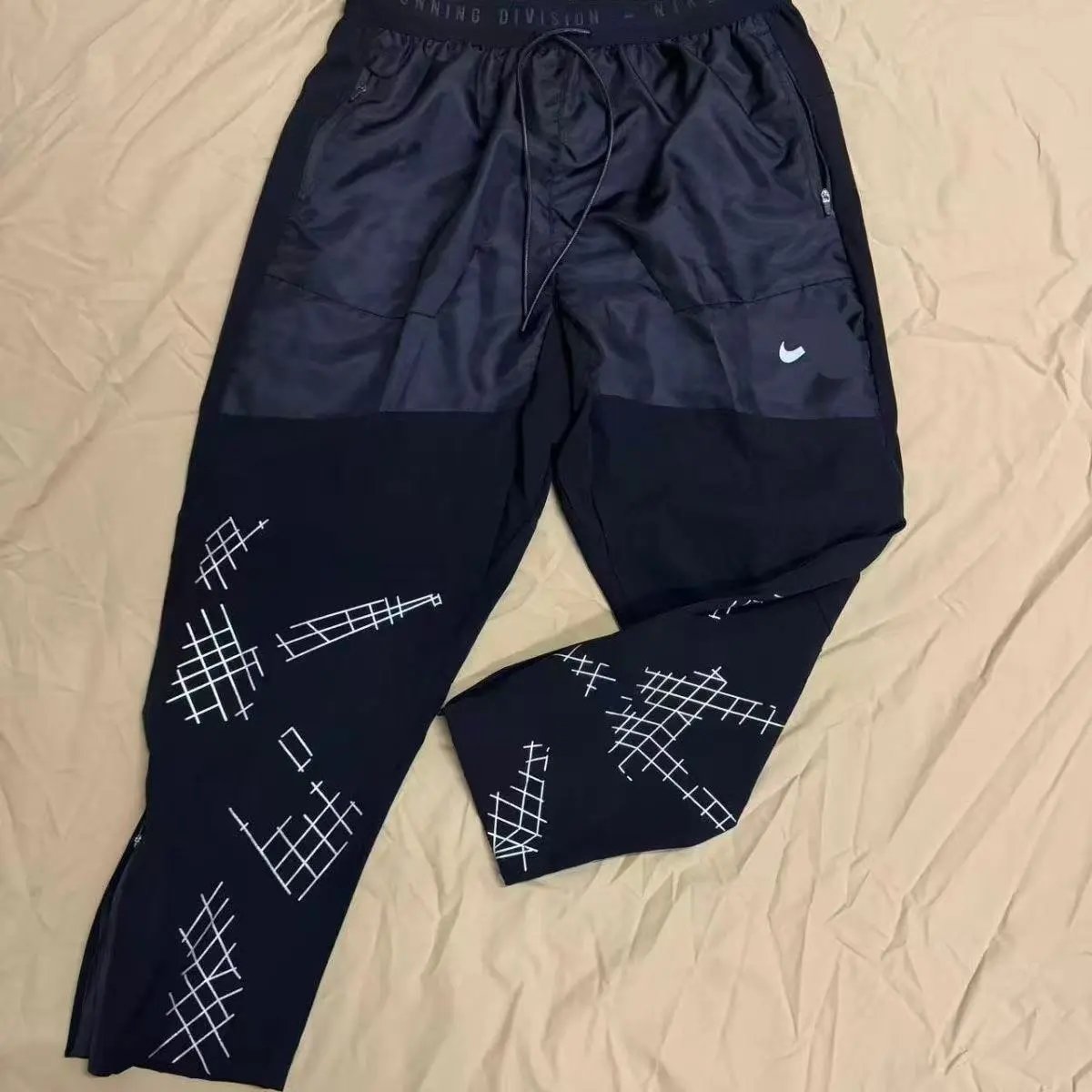 Nike Trousers Tapered running with zip pockets and reflective details — 19