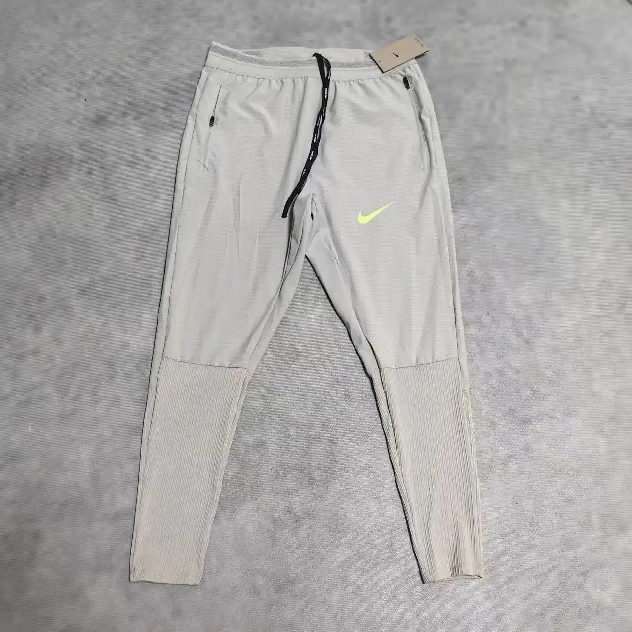 Nike Trousers Tapered running with zip pockets and reflective details image 4