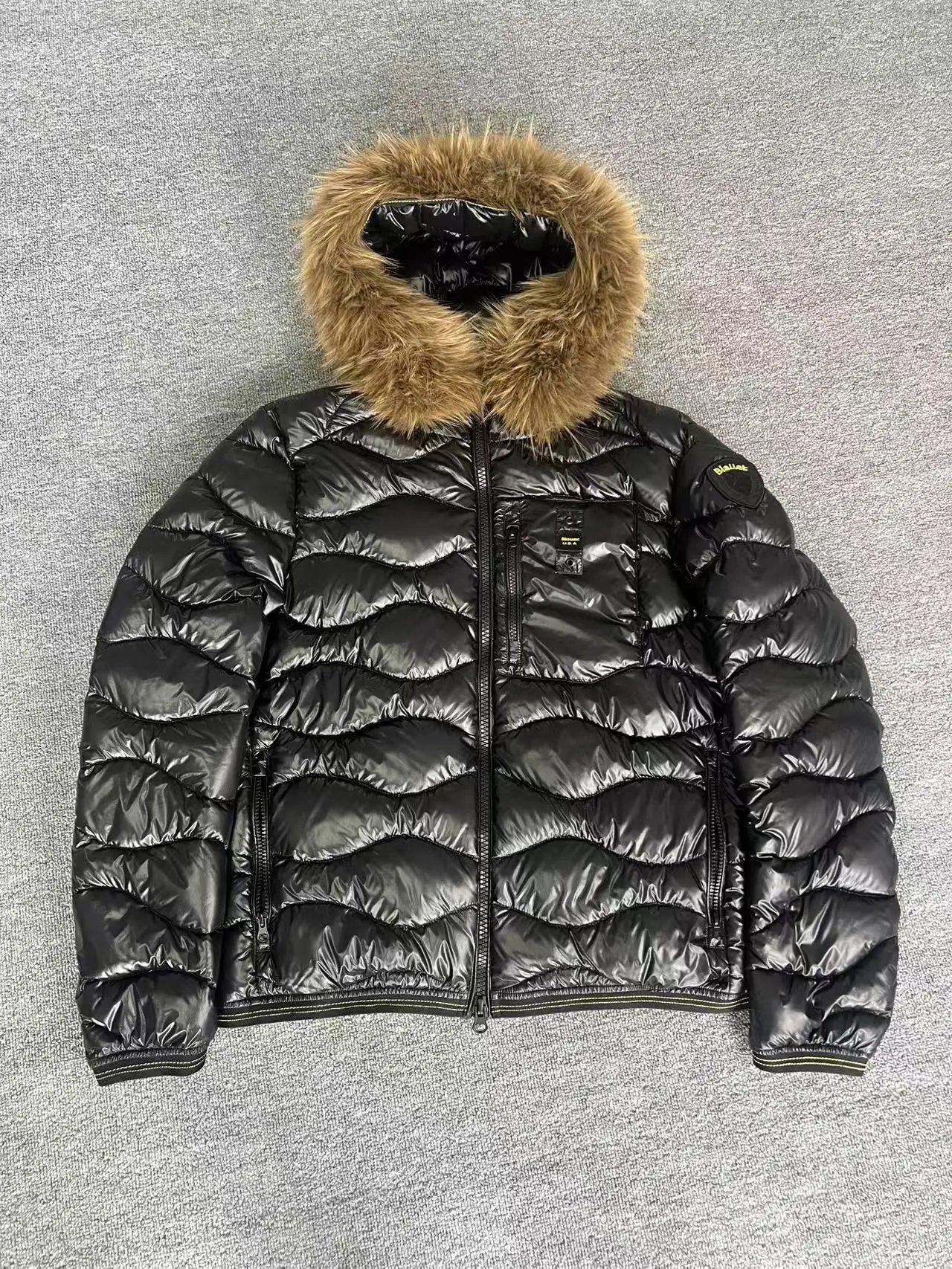 Black fur collar
