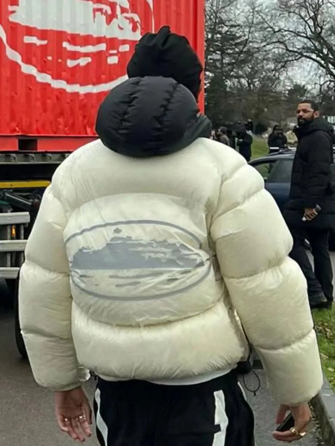 AMI Paris Oversized Puffer Jacket Off-White with Black Hood and Sleeve Panel Down Jacket - 5
