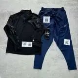 Black long sleeved shirt+blue pants
