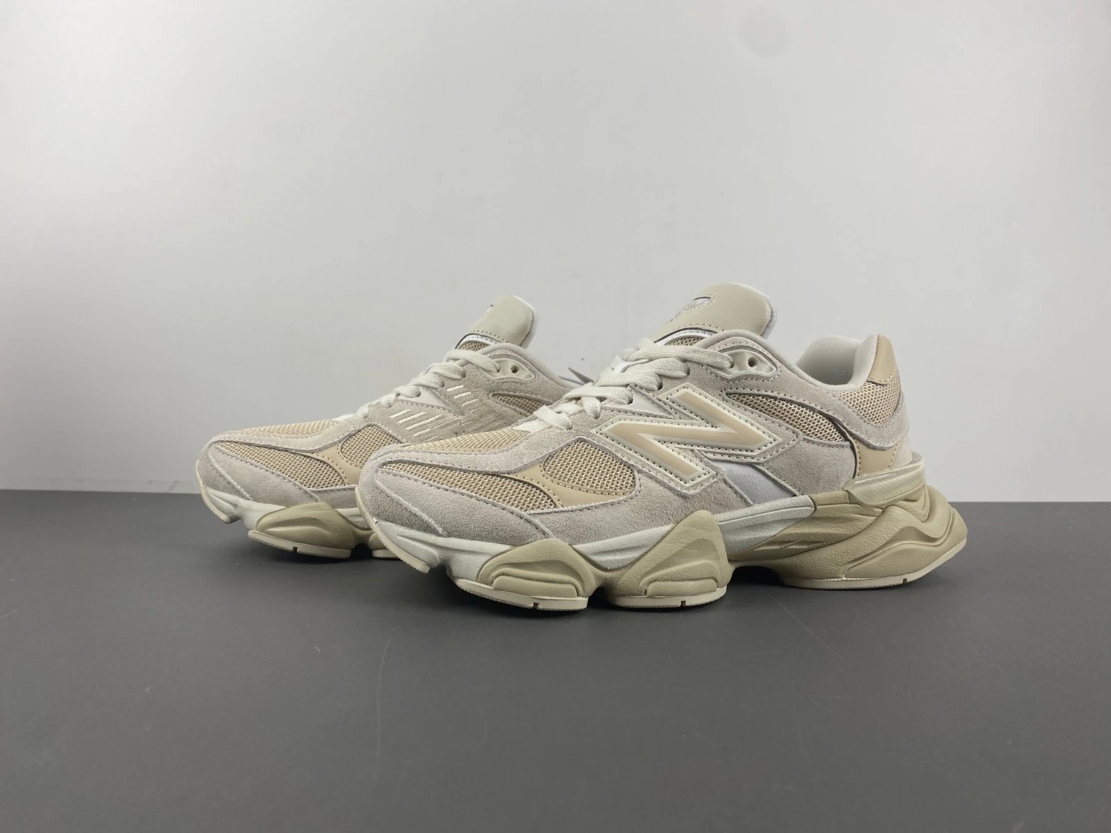 Breathable Height-Increasing Running Shoes