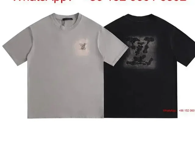 Louis Vuitton T-Shirts Le Monde Est À Vous Graphic product detail image 13