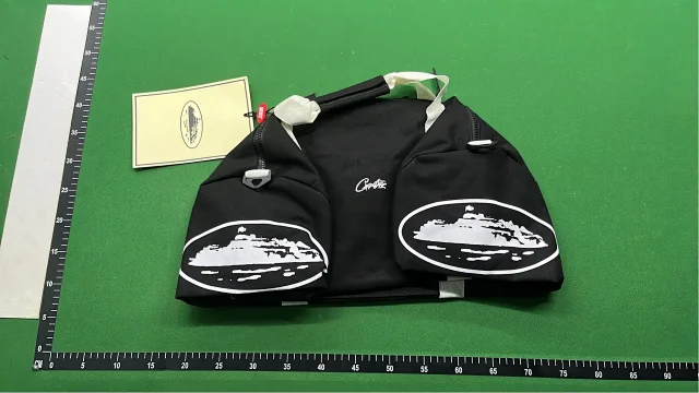 Corteiz Travel Bags Alcatraz Logo Duffel Bag product detail image 2