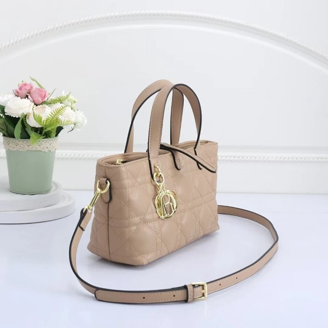 Dior Handbag: seller detail photo 9