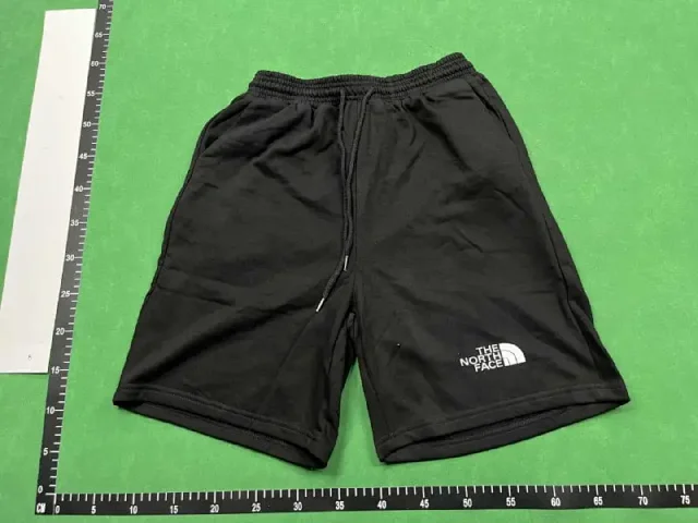 The North Face Shorts Elastic-Waist Logo product detail image 2