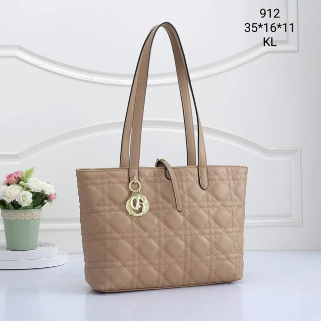 Dior Handbag: seller detail photo 1