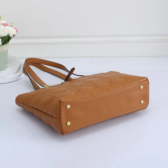 Dior Handbag: seller detail photo 5