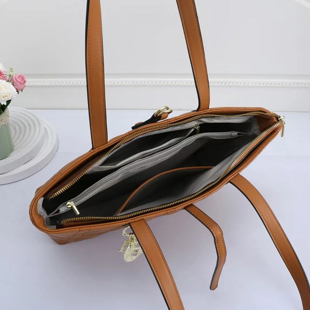 Dior Handbag: seller detail photo 6