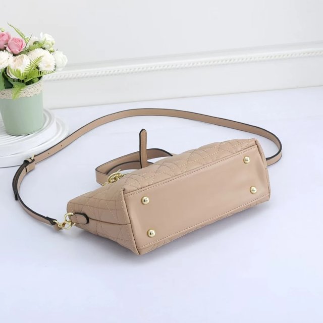 Dior Handbag: seller detail photo 12