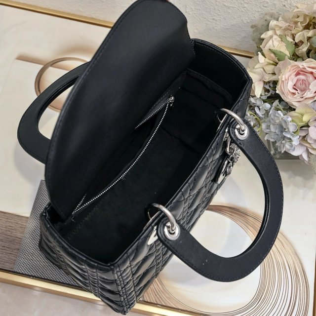 Dior Handbag: seller detail photo 9