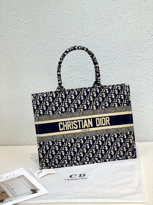 Dior Shoulder Bags Logo Jacquard Flap Bag with Detachable Strap product detail image 13