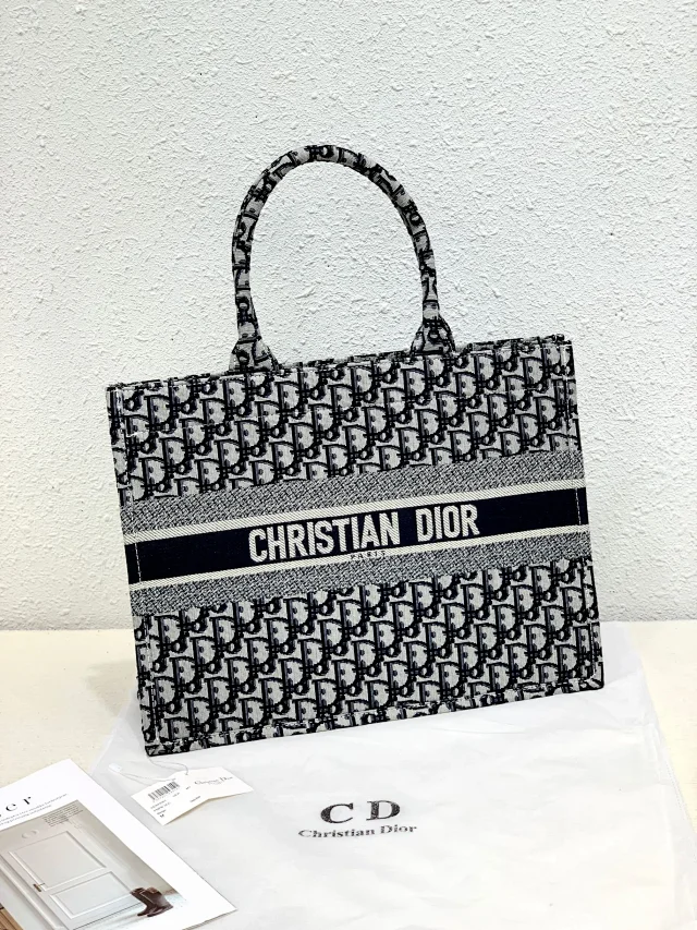 Dior Shoulder Bags Logo Jacquard Flap Bag with Detachable Strap product detail image 14