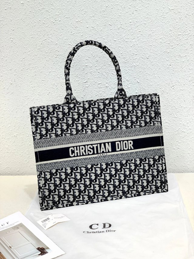 Dior Crossbody Bag: seller detail photo 14