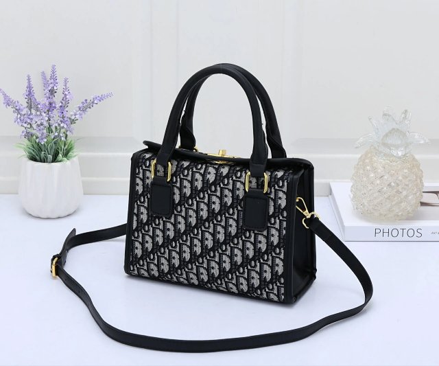 Dior Crossbody Bag: seller detail photo 1