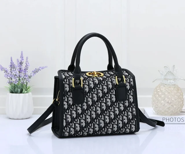 Dior Shoulder Bags Logo Jacquard Flap Bag with Detachable Strap product detail image 2