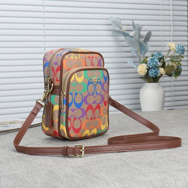 Coach Shoulder Bags Signature Canvas Chain-Handle Bag with Detachable Strap product detail image 3