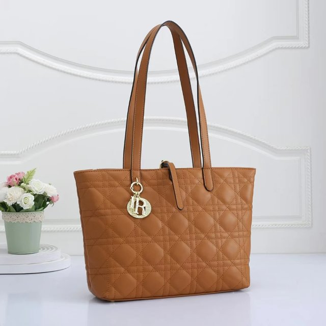 Dior Handbag: seller detail photo 4