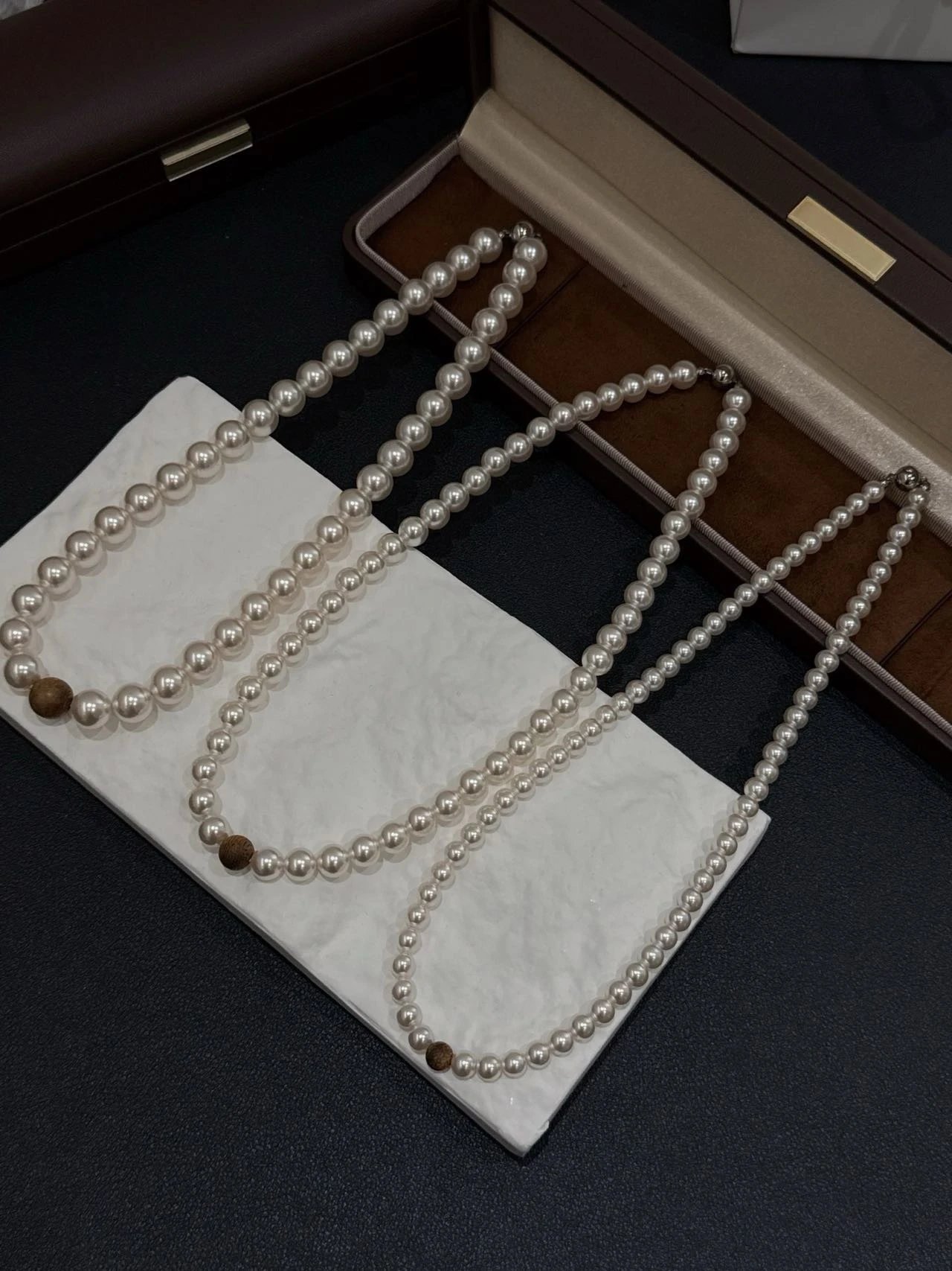 Qingdao jewelry source factory-Agarwood pearl series necklaces and bracelets