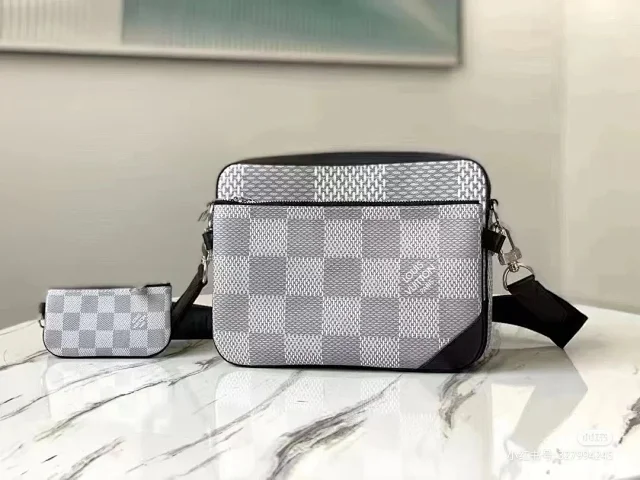Louis Vuitton Crossbody Bags Monogram bag product detail image 16
