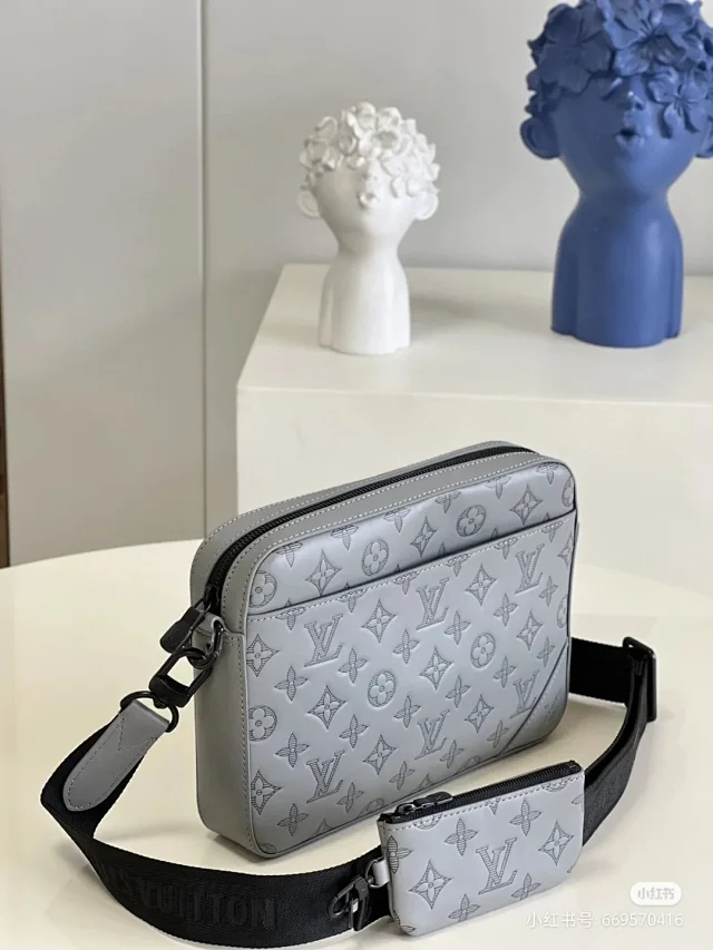 Louis Vuitton Crossbody Bags Monogram bag product detail image 11