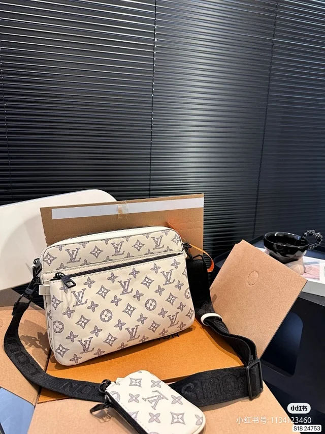 Louis Vuitton Crossbody Bags Monogram bag product detail image 14