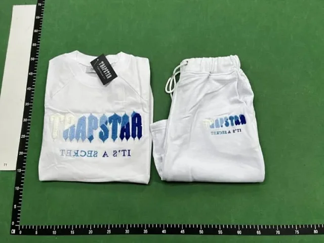 Trapstar T-Shirts Gradient logo raglan short-sleeve T-shirt product detail image 5