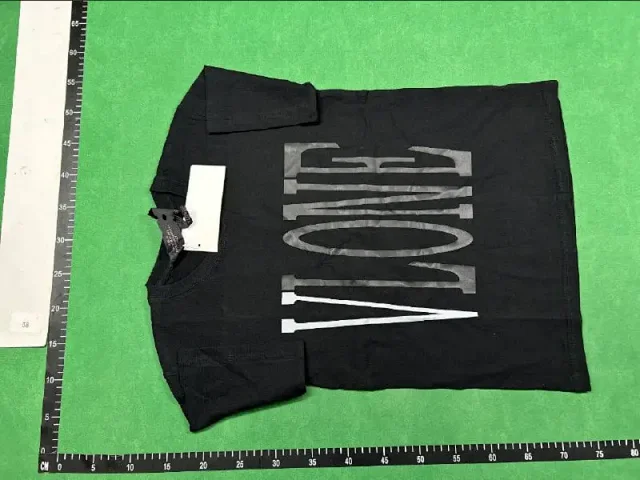 VLONE T-Shirts Short-Sleeve V Logo Graphic Print product detail image 4