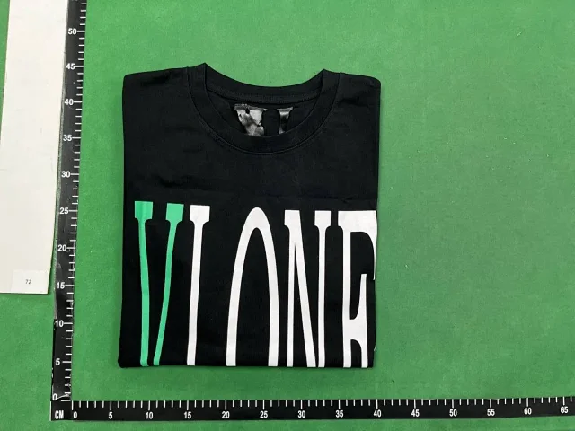 VLONE T-Shirts Short-Sleeve V Logo Graphic Print product detail image 5