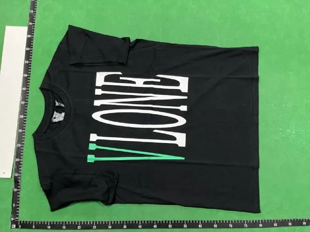 VLONE T-Shirts Short-Sleeve V Logo Graphic Print product detail image 3