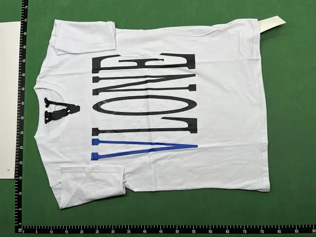VLONE T-Shirts Short-Sleeve V Logo Graphic Print product detail image 2