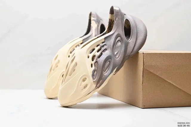 Adidas Slippers Yeezy Slide product detail image 14