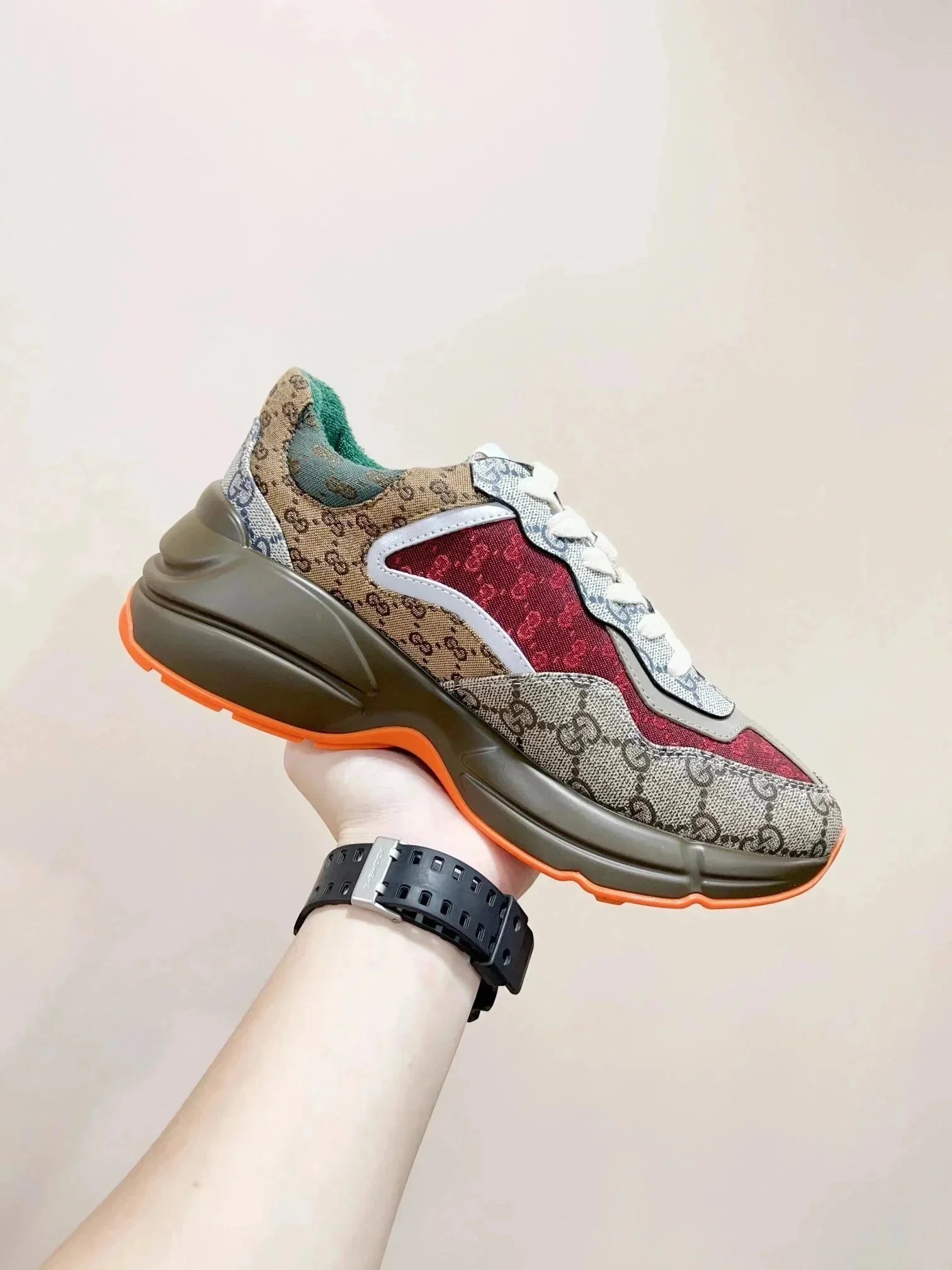 Gucci Sneakers GG Monogram — 24
