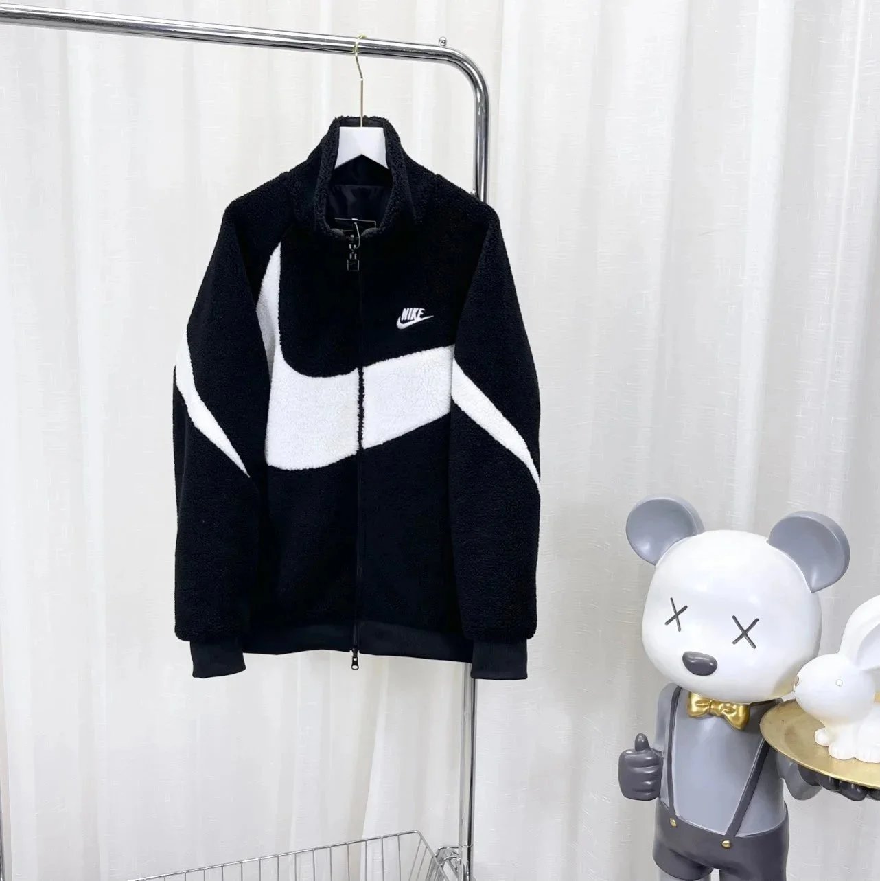 07-Black & White Plush