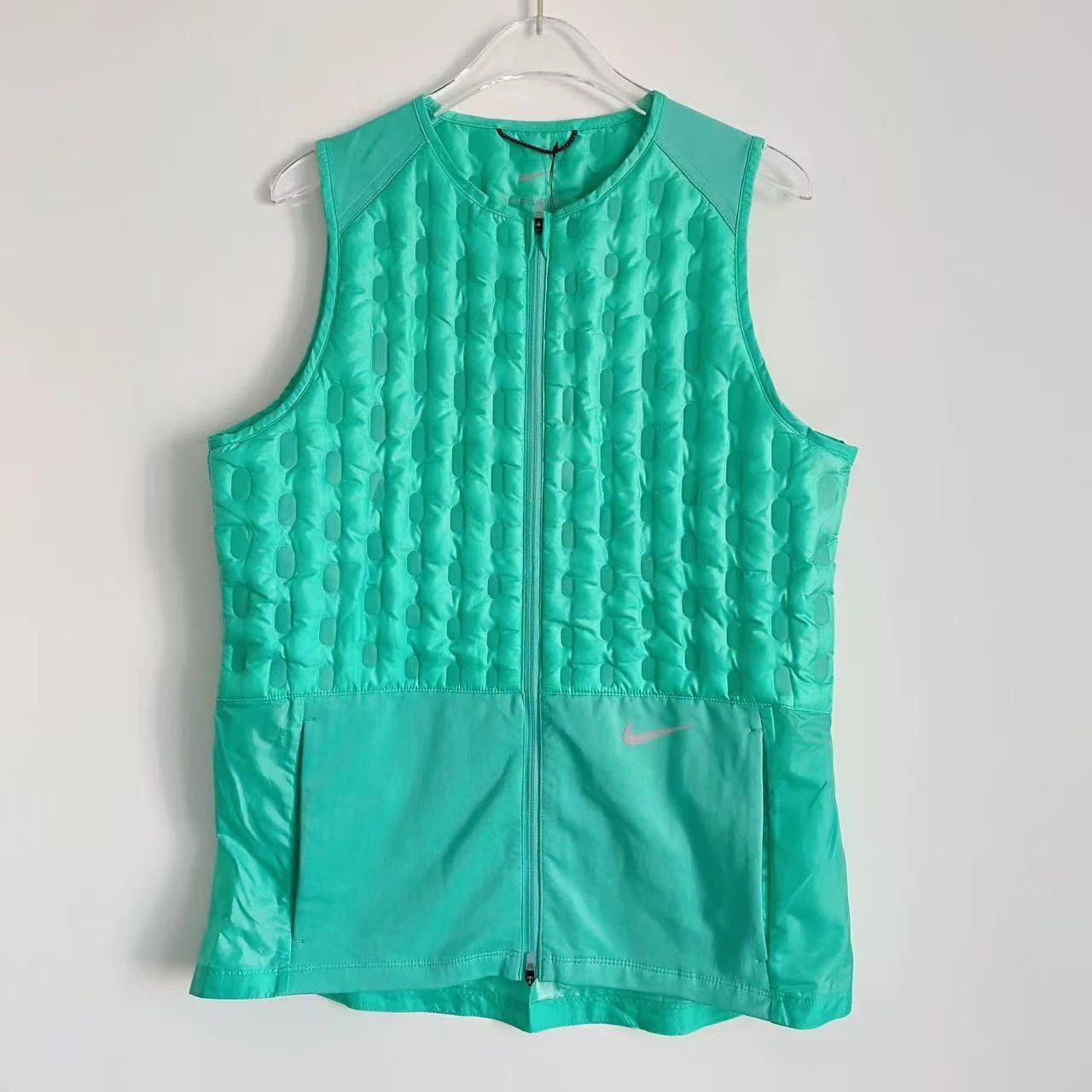 Vest-02 white (pre-sale to be shipped on September 15th)