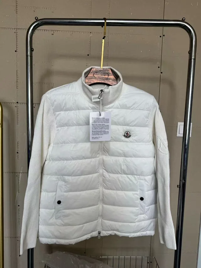 Moncler Down Jackets Quilted knit-sleeve zip-up jacket product detail image 4