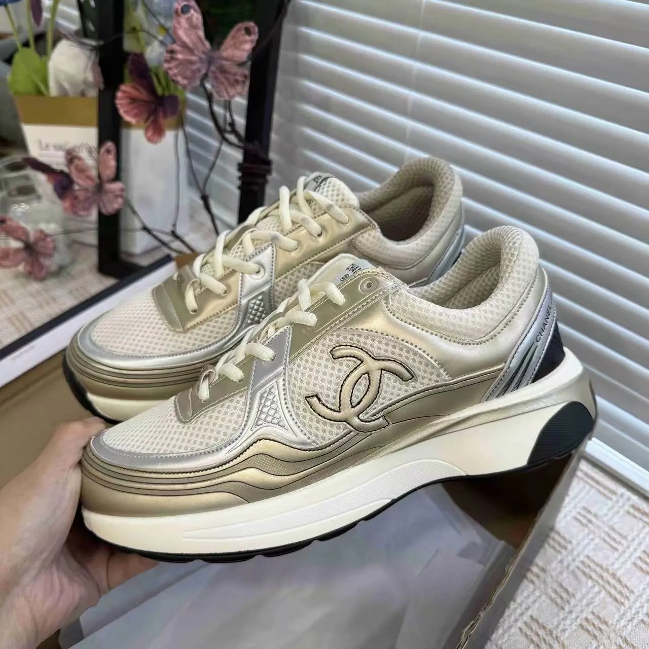 Chanel - Gold
