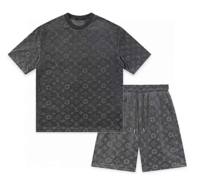 Louis Vuitton Matching Sets Short-Sleeve T-Shirt and Shorts Set product detail image 14