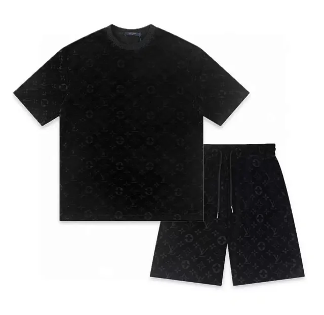 Louis Vuitton Matching Sets Short-Sleeve T-Shirt and Shorts Set product detail image 11