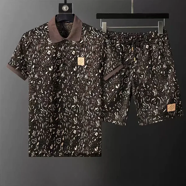 Louis Vuitton Matching Sets Short-Sleeve T-Shirt and Shorts Set product detail image 7