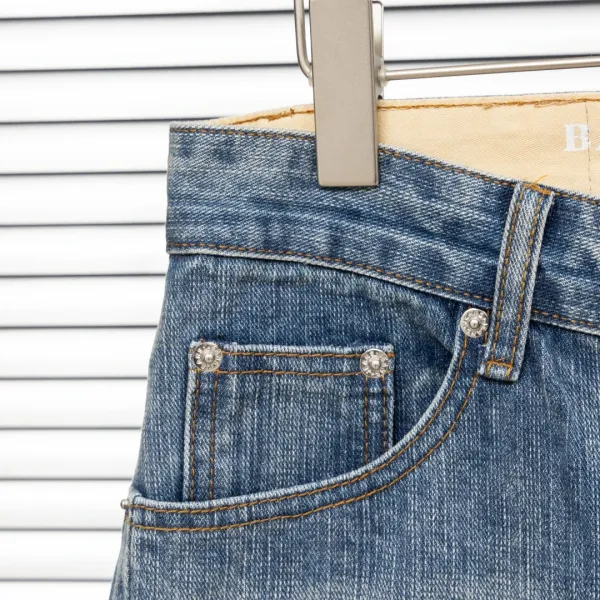 Design Wide-Leg Distressed Gray Jeans - 6