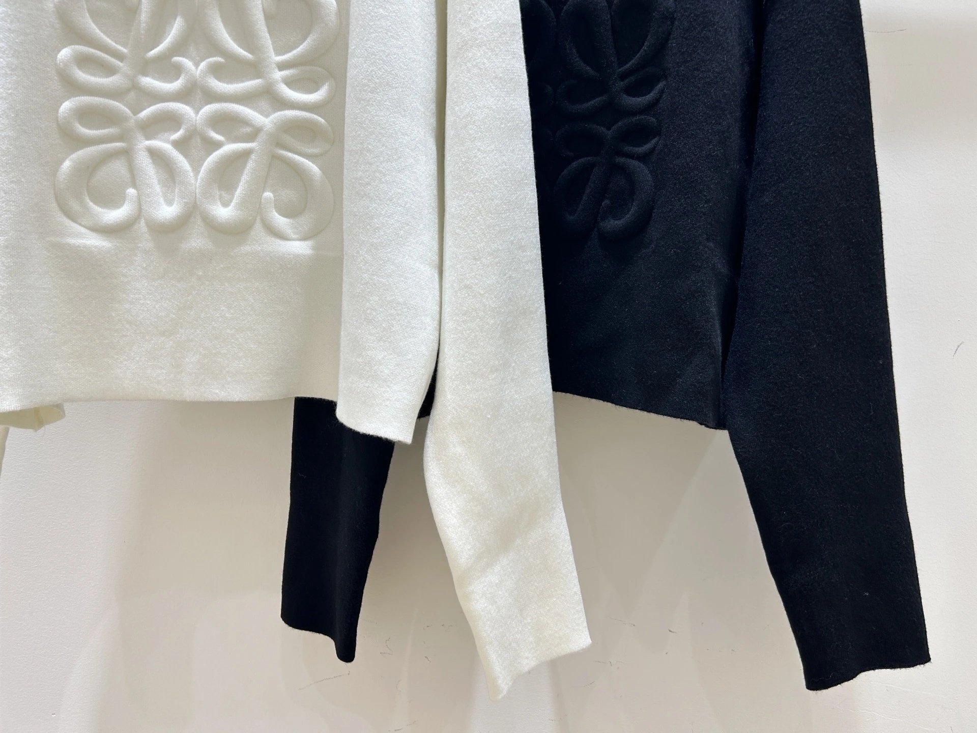 Loewe Anagram Embroidered Cropped Sweater Black - 9