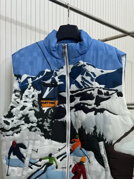 Louis Vuitton Ski Scene Puffer Vest Multicolor Outerwear.vest - 5