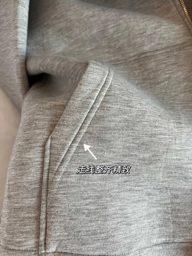 Miu Hoodie: seller detail photo 9