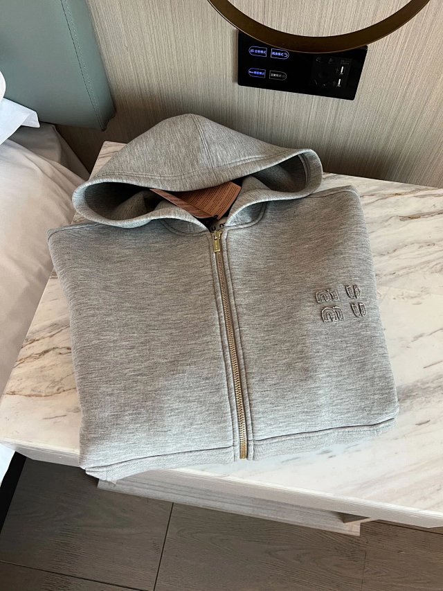 Miu Hoodie: seller detail photo 11