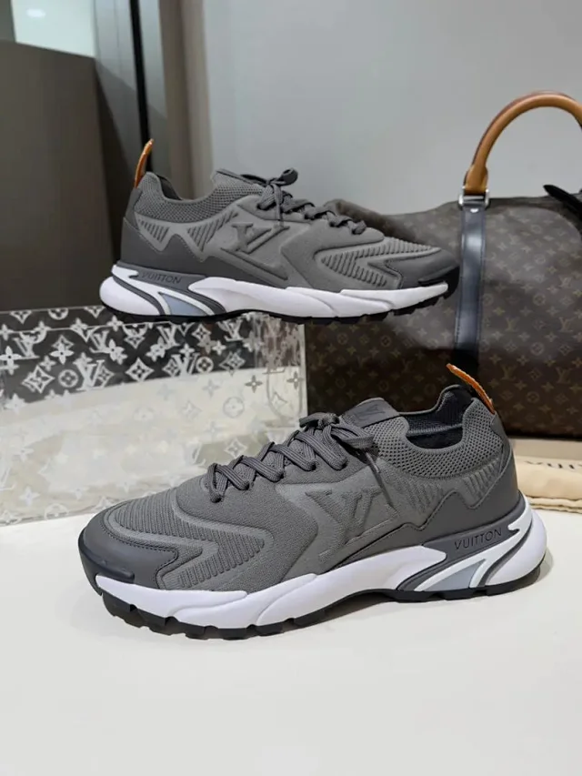 Louis Vuitton Sneakers LV Runner Tatic product detail image 4