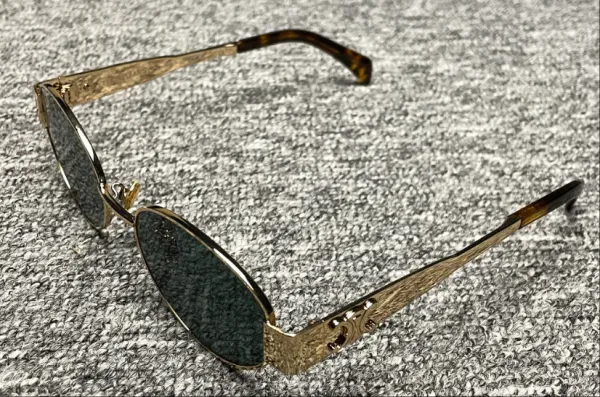 Design Oval Frame Gold-Tone Tortoiseshell Temple Sunglasses Eyewear - 1