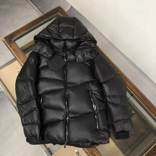 Moncler Down Jackets Hooded quilted jacket product detail image 3