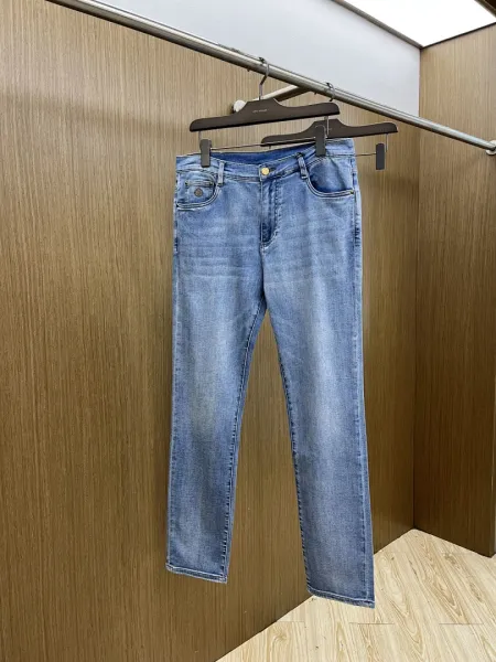 Design Slim Fit Light Wash Jeans - 1